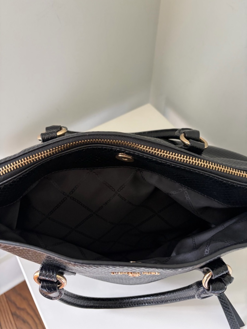 Michael Kors Large Elson Satchel - Picture 12 of 15